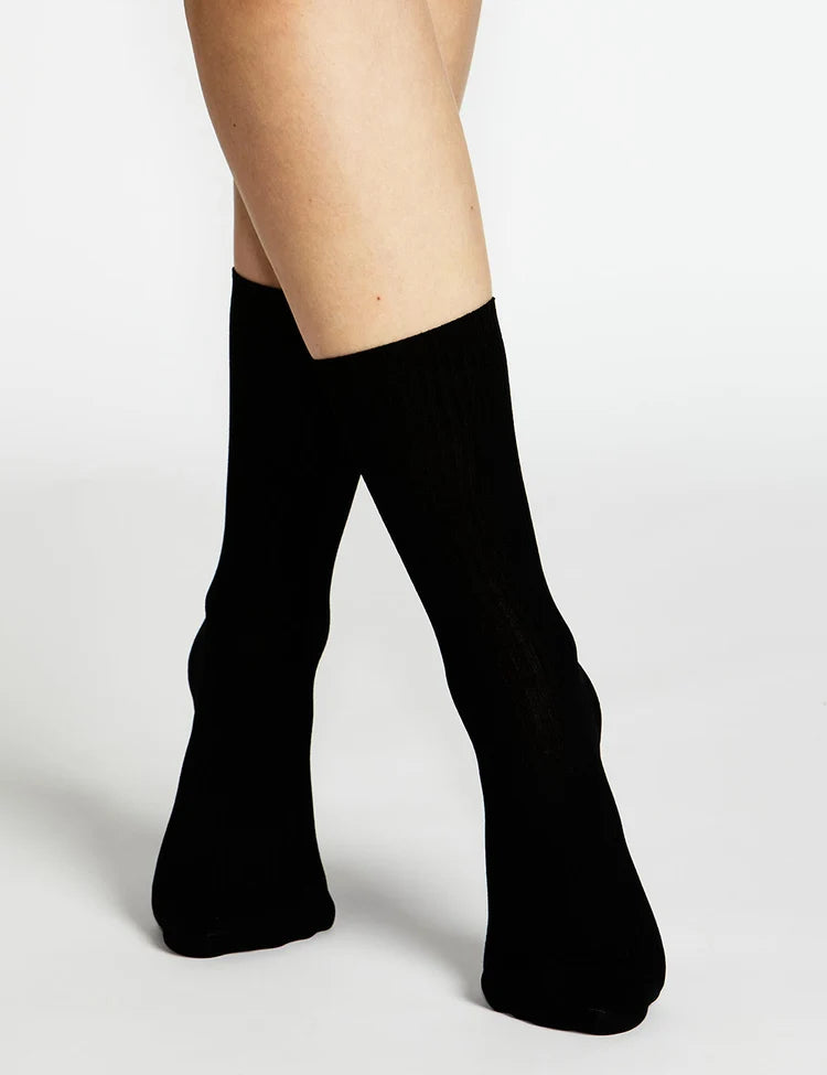 Black sleek form-fitting knee-high giorgia rib crew sock with smooth fabric finish
