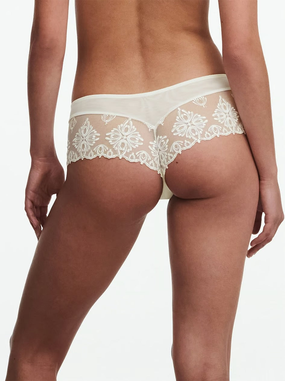 Champs Elysées Revealing Shorty