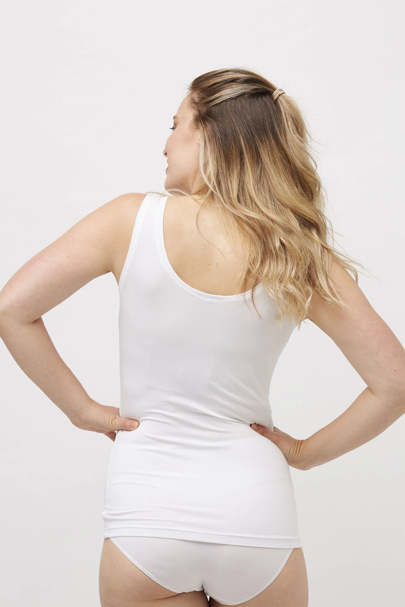 Woman wearing white Tani Scoop Tank 79246 back view
