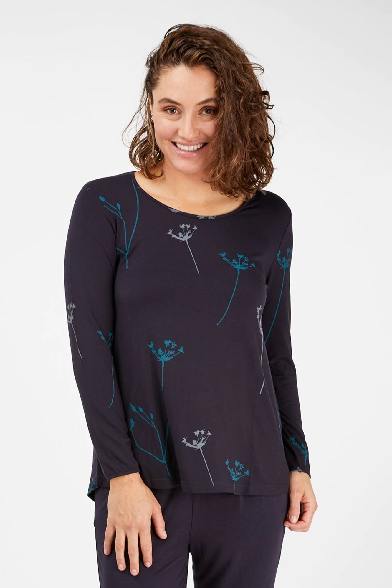 Woman wearing Tani Split Hem Relax Top 79410 in Dandelion print