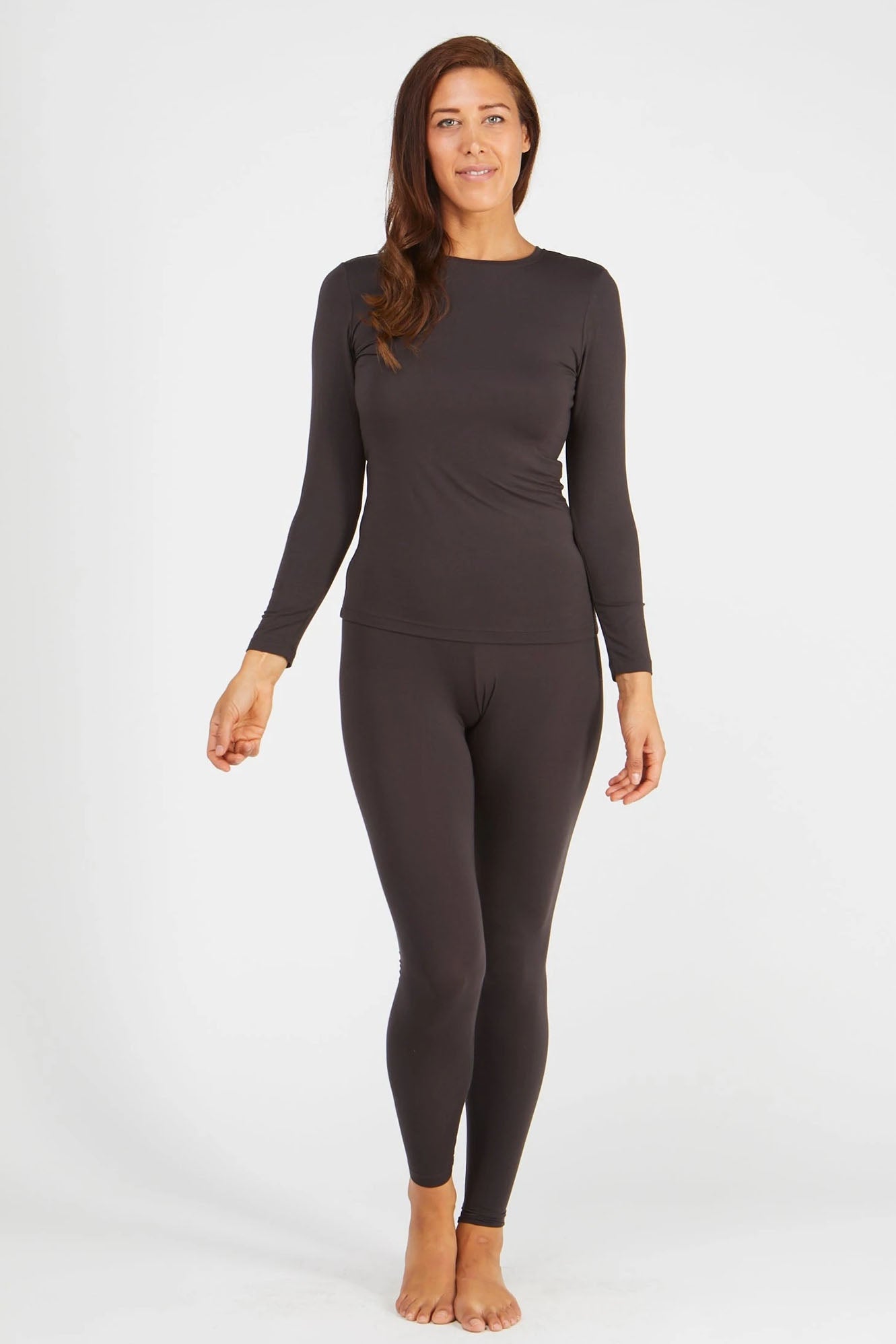 Woman wearing Tani 89118 leggings in licorice