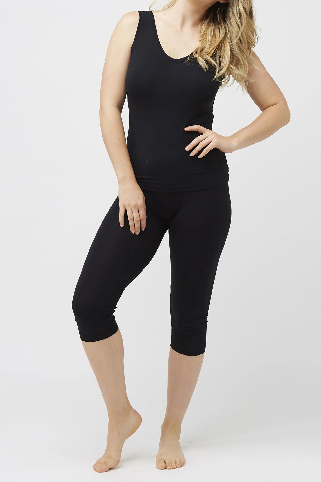 Woman wearing black Tani mid calf leggings 89228