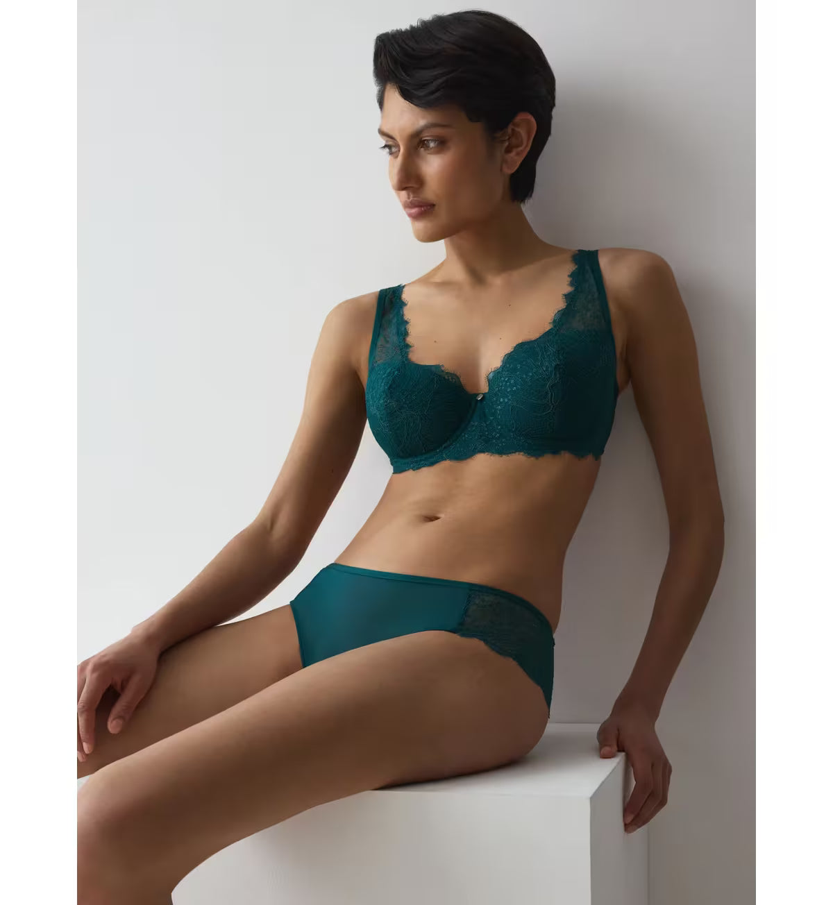 Teal lace bra and matching briefs set featuring sparkle details in the amourette sparkle hipster collection