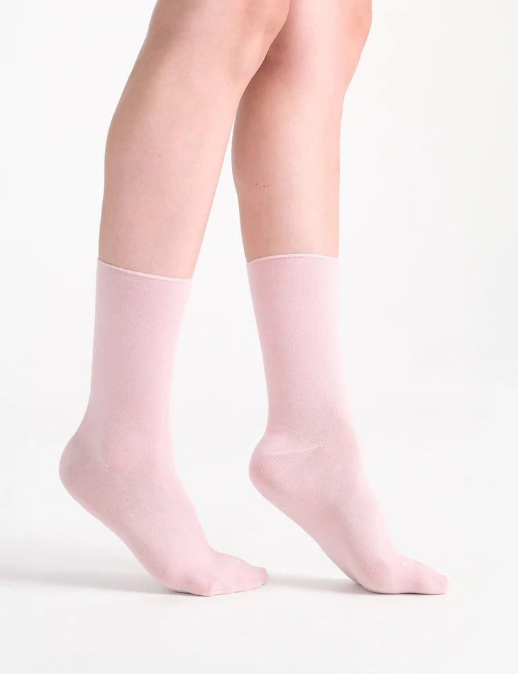 A pair of soft pale pink comfort top ankle socks with smooth seamless design for all-day wear