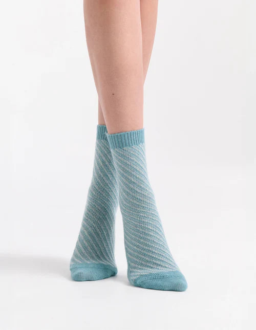 Light blue, knitted ankle socks with a diagonal ribbed pattern.