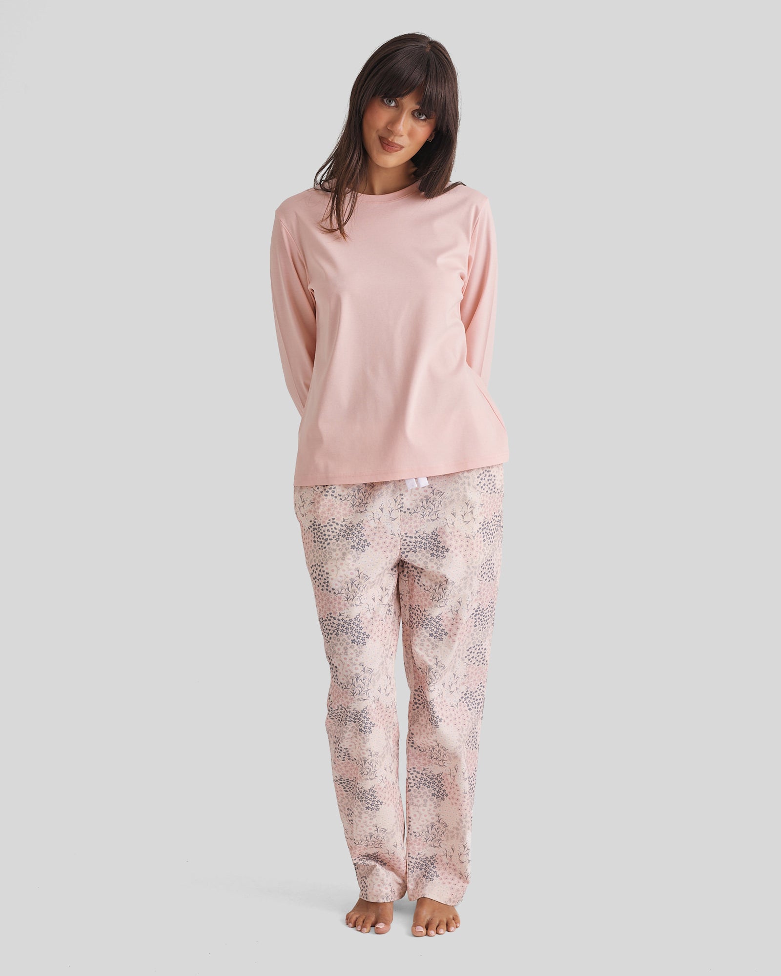 Cotton pyjama set: pink long-sleeve top with floral pants
