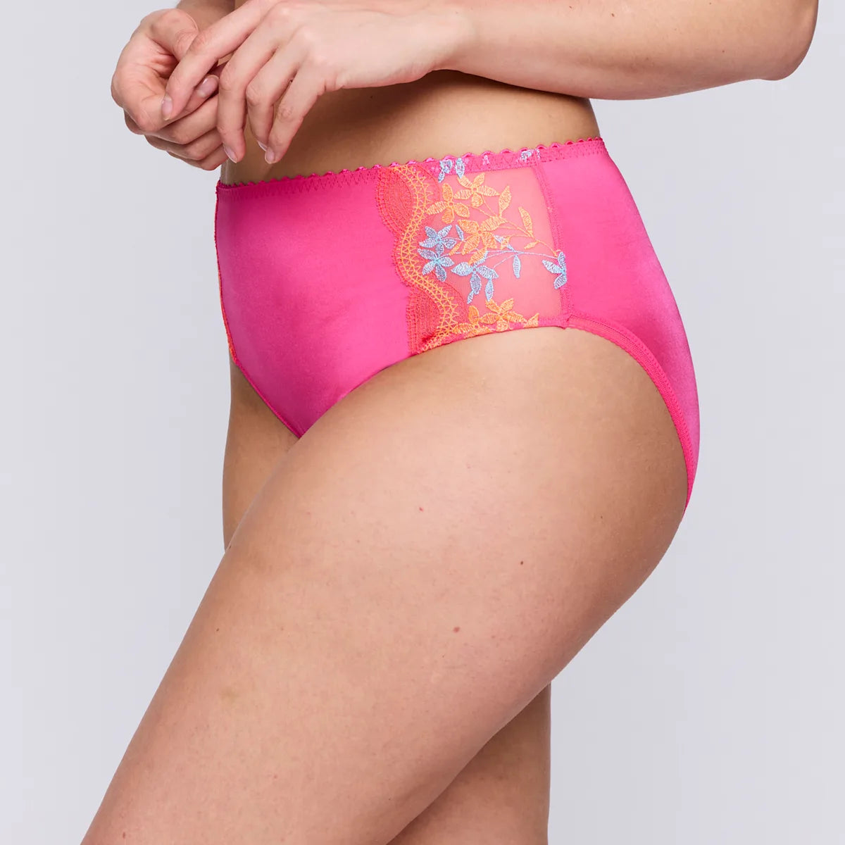 Cala Luna Full Brief