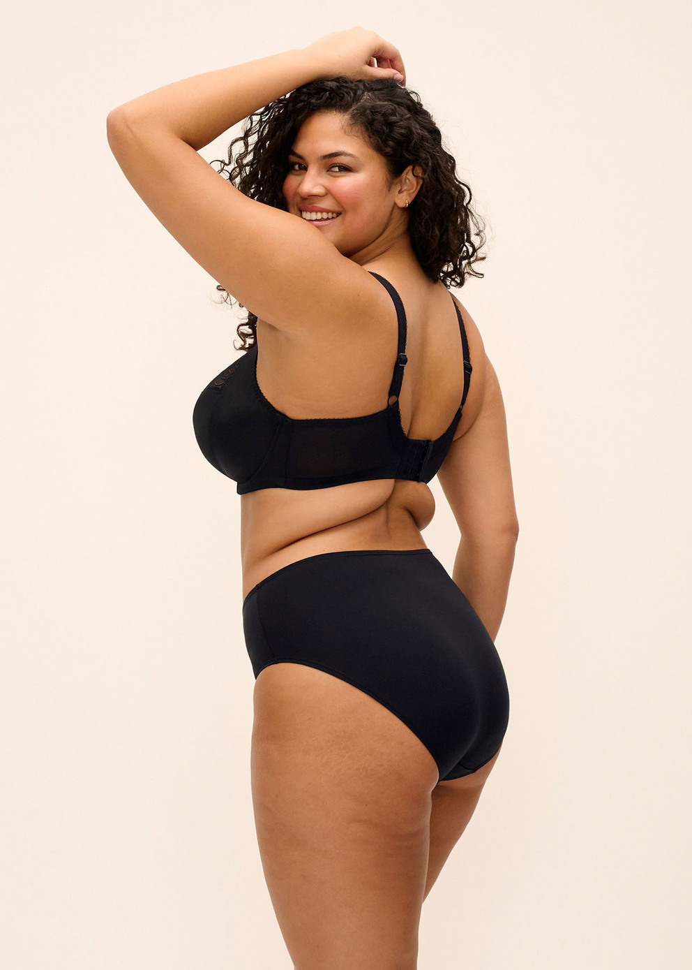 Black seamless bra and matching high-waisted briefs set morgan made of smooth stretch fabric for everyday comfort
