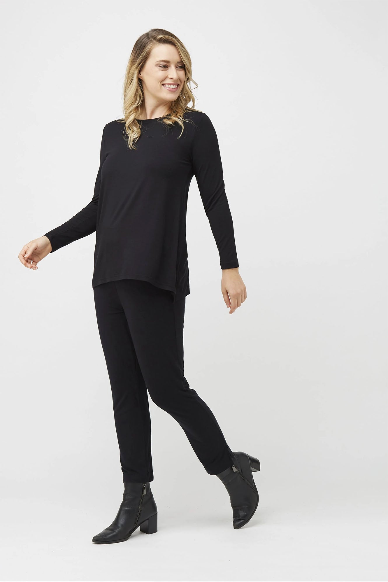 Woman wearing Tani Swing Long Sleeve in black 79372