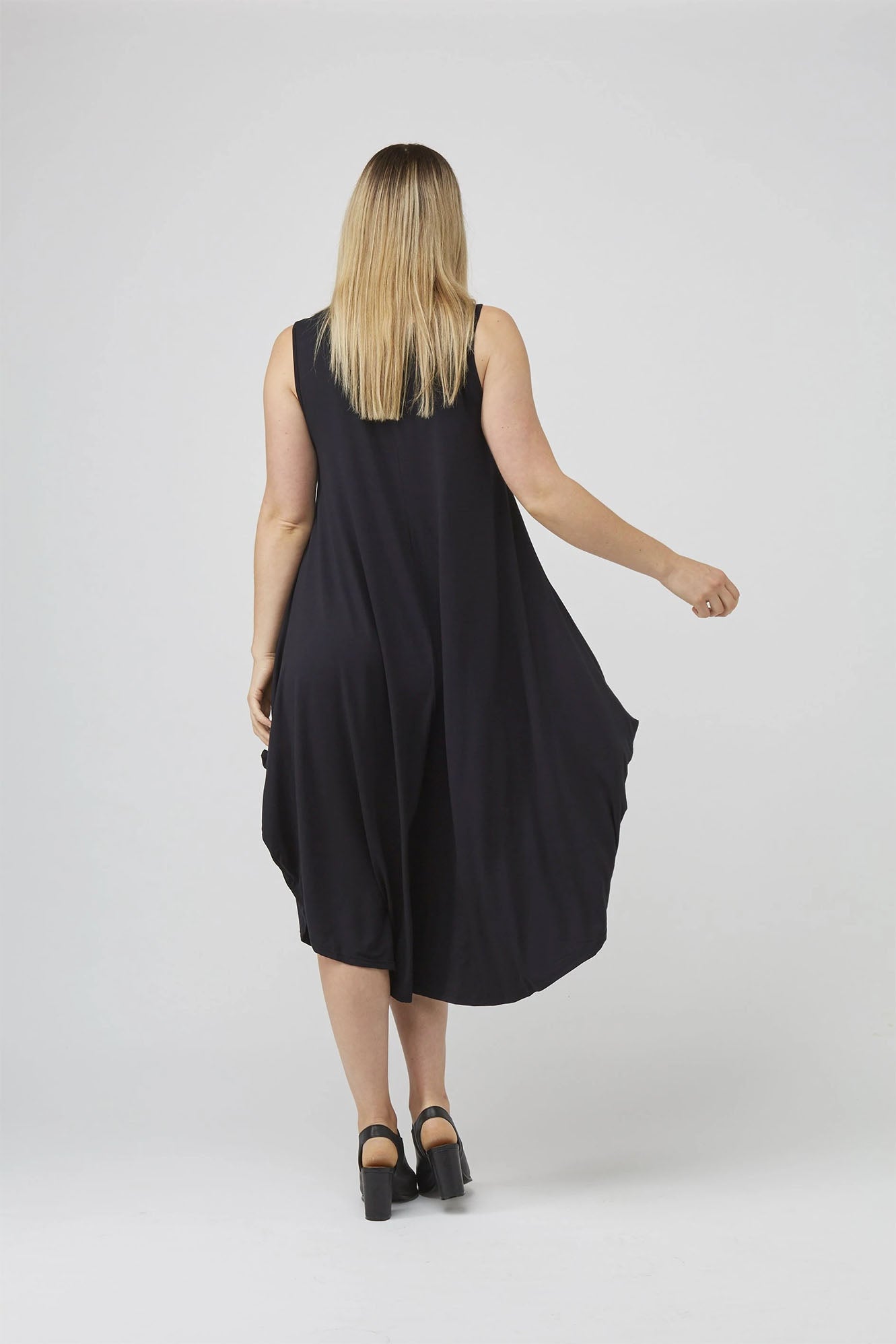 Woman wearing black Tani Sleeveless Tri Dress 79432 back view
