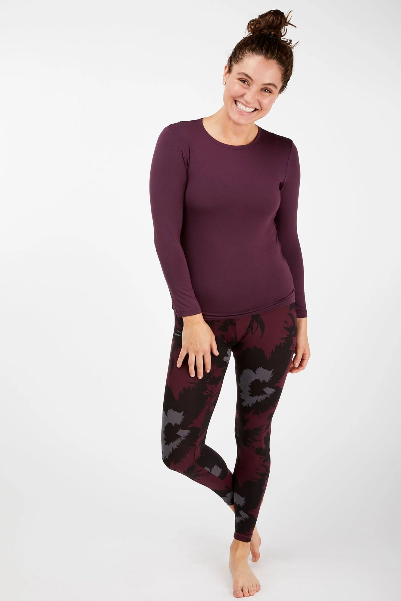 Woman wearing Tani 89118 leggings in Bloom