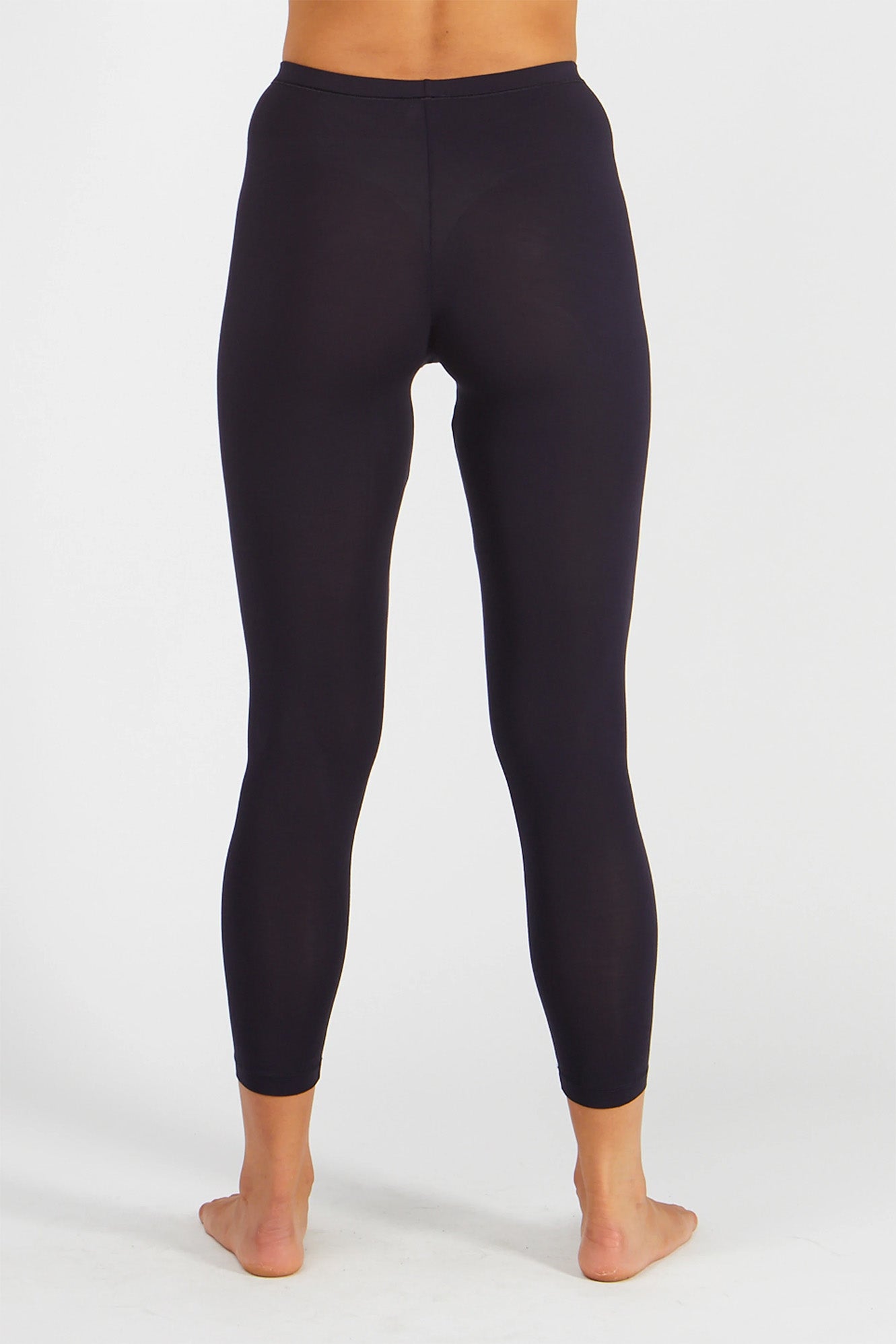 Woman wearing french navy Tani 89226 Leggings back view