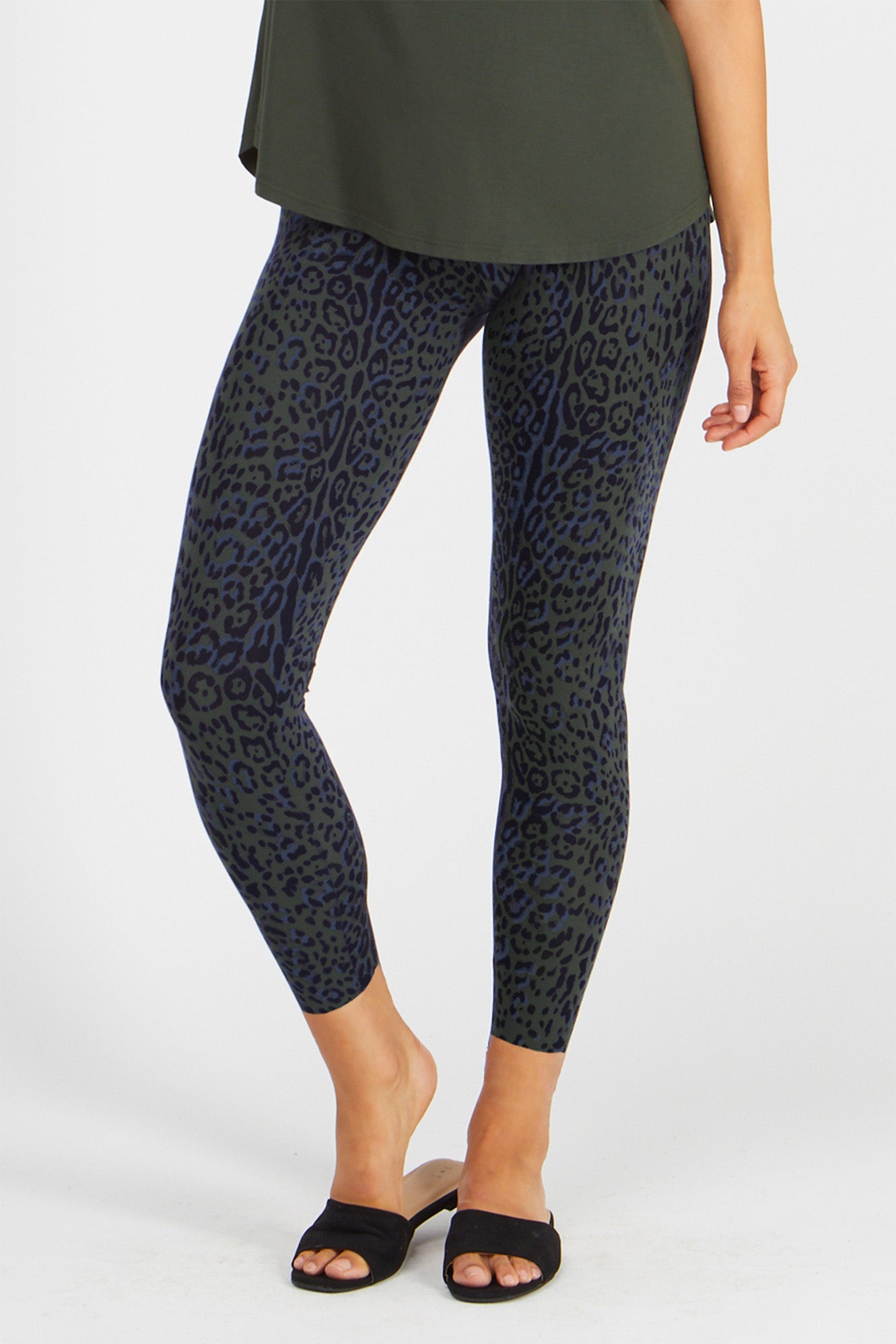 Woman wearing Tani 89226 Wild Khaki Leggings