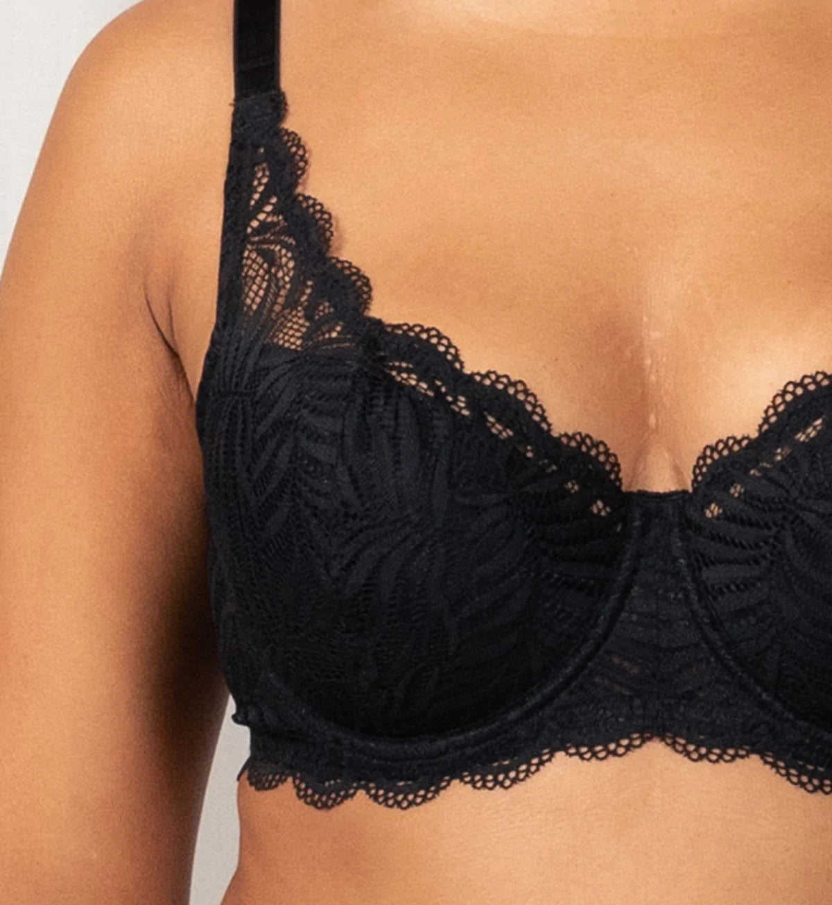 Leading Lady Women's Balconette Padded Wirefree Lace Bra, Black Poseidon  Trim : : Clothing, Shoes & Accessories